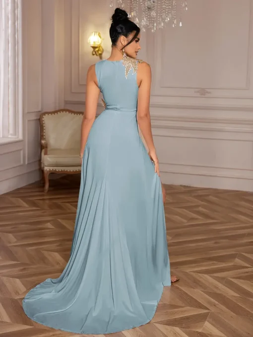 Vestido Maxi Elegante Azul, Sem Mangas com Bordado Floral - Gola Redonda, Design com Cintura Ajustada e Fenda Lateral - Image 3