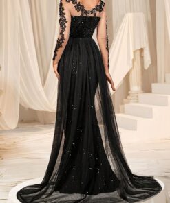 Vestido Longo Elegante Preto com Lantejoulas e Costas Abertas - Cintura Alta, Detalhes em Renda e Mangas Ilusórias