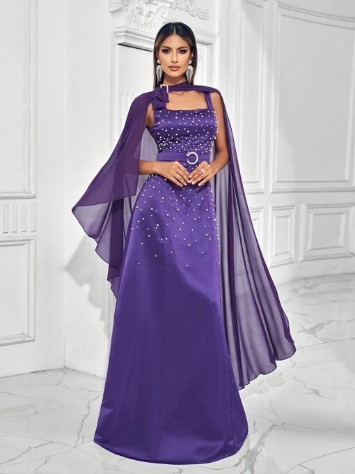 Vestido de Festa Maxi Elegante Sem Mangas na Cor Roxo com Xale de Pérola e Colar Choker - Cintura Ajustada