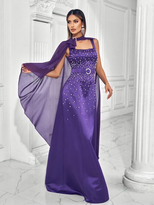 Vestido de Festa Maxi Elegante Sem Mangas na Cor Roxo com Xale de Pérola e Colar Choker - Cintura Ajustada - Image 2